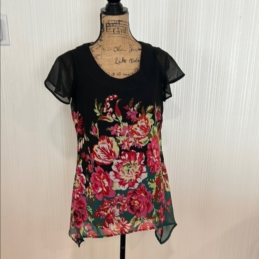Chic Black Floral Blouse with Sheer Sleeves